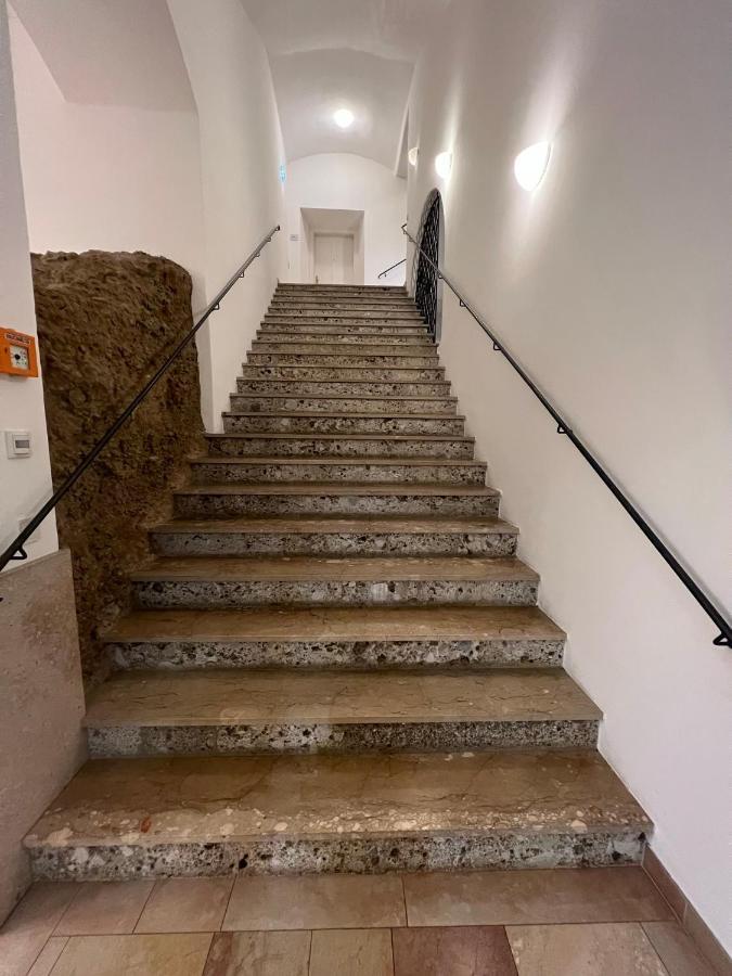 Palais Am Kai - Zentrale Lage, Kostenloser Parkplatz Homestay szállás